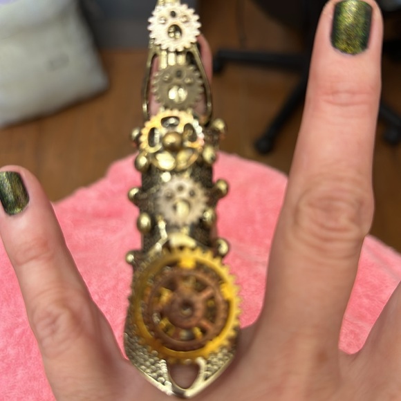 Brand new full coverage flexible steam punk ring. Perfect condition. - Picture 4 of 4